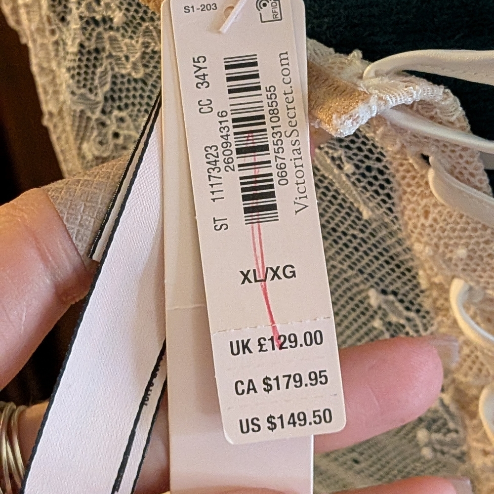 Victoria's Secret White Lace Chemise - Picture 6 of 7